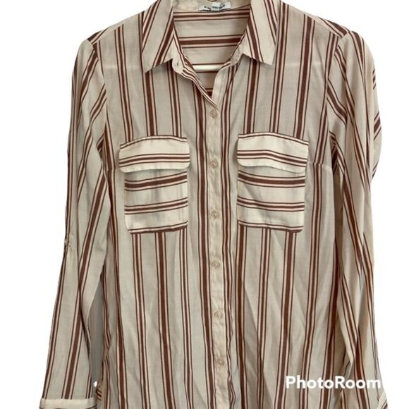 ✨ HP✨Stripe Button Front City Shirt✨ - Picture 5 of 9